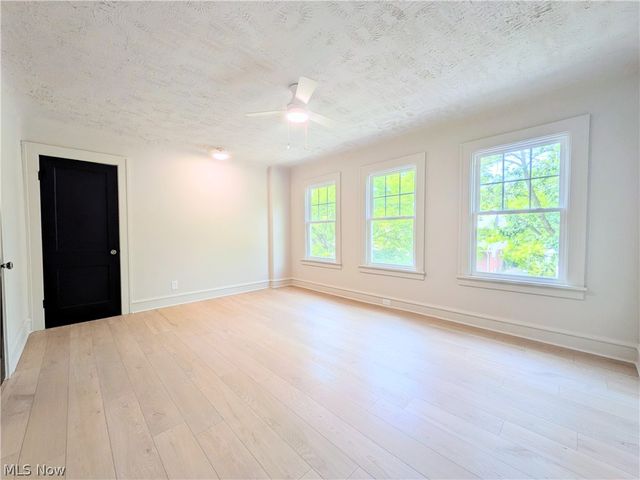 3270 Yorkshire Road, Cleveland Heights, OH 44118