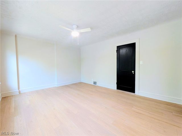 3270 Yorkshire Road, Cleveland Heights, OH 44118