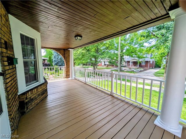 3270 Yorkshire Road, Cleveland Heights, OH 44118
