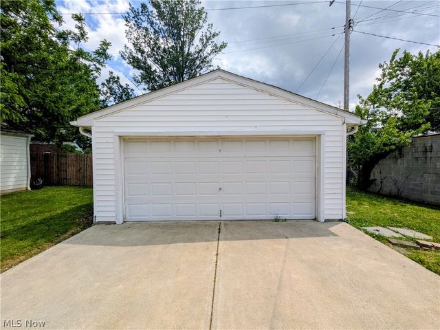 3270 Yorkshire Road, Cleveland Heights, OH 44118