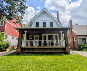 3270 Yorkshire Road, Cleveland Heights, OH 44118