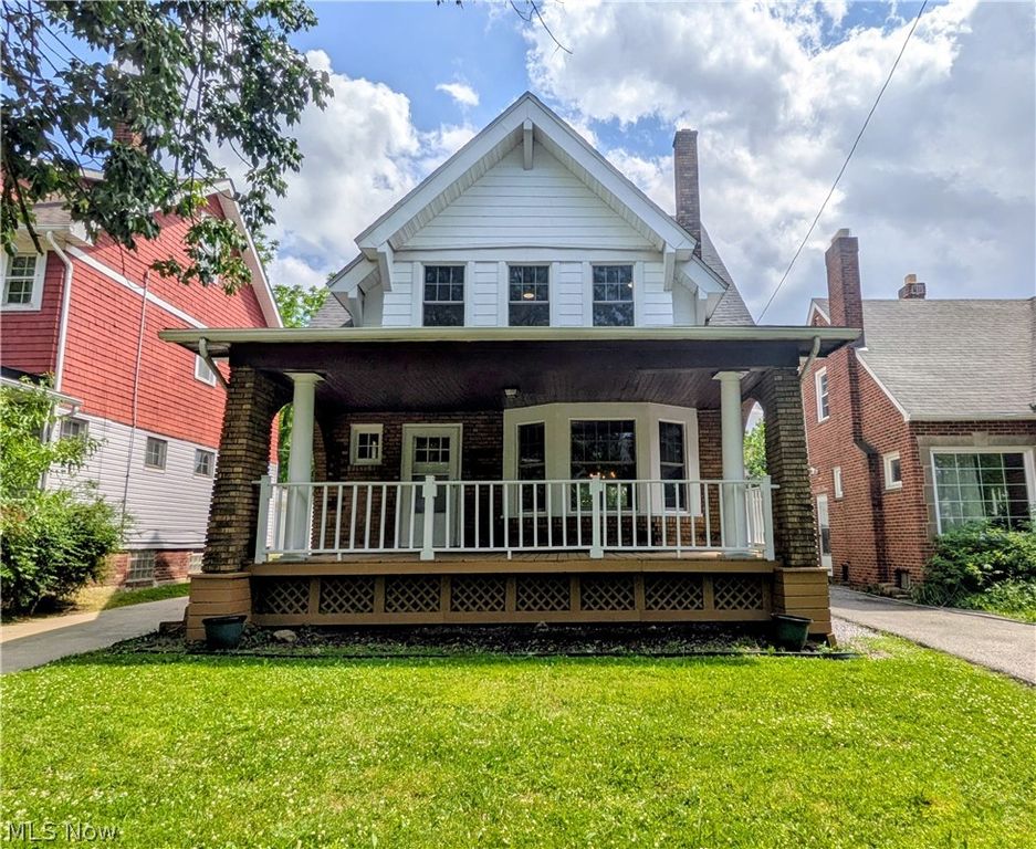 3270 Yorkshire Road, Cleveland Heights, OH 44118