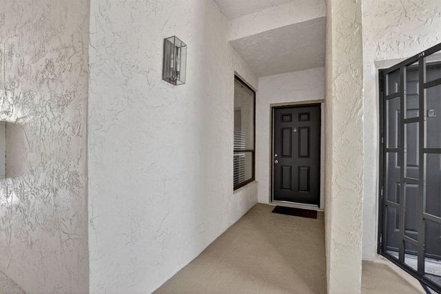 7472 La Paz Boulevard 304, Boca Raton, FL 33433