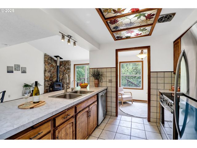 23959 HIGH PASS Rd, Junction City, OR 97448