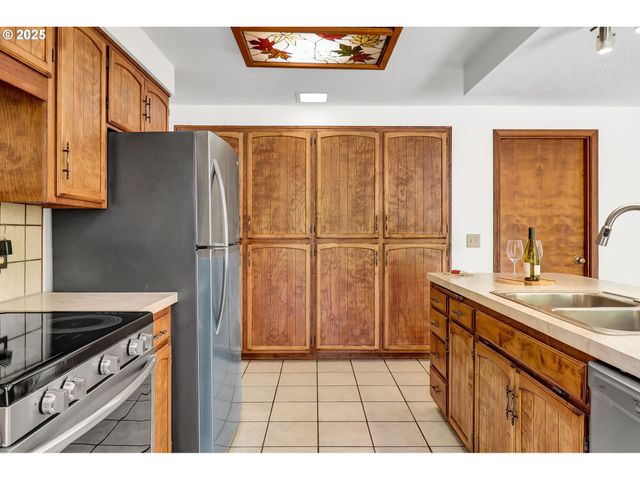 23959 HIGH PASS Rd, Junction City, OR 97448