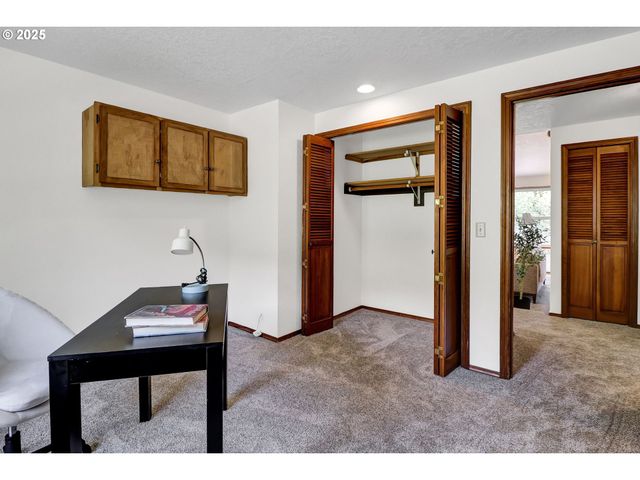 23959 HIGH PASS Rd, Junction City, OR 97448