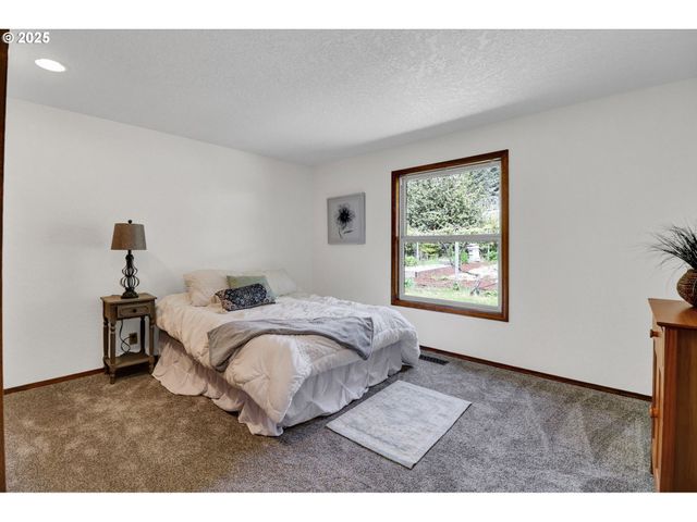 23959 HIGH PASS Rd, Junction City, OR 97448