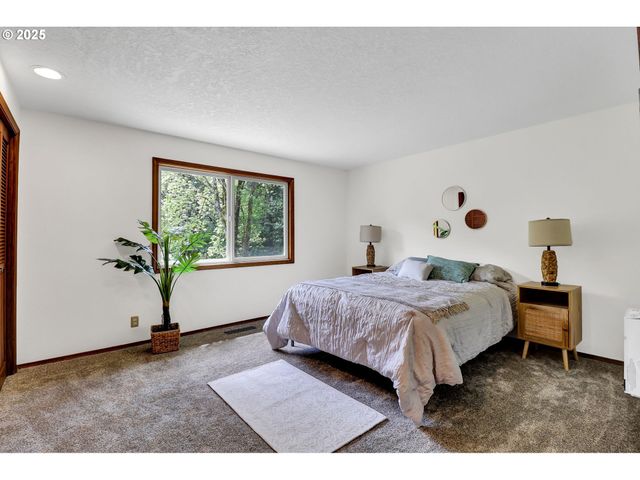 23959 HIGH PASS Rd, Junction City, OR 97448