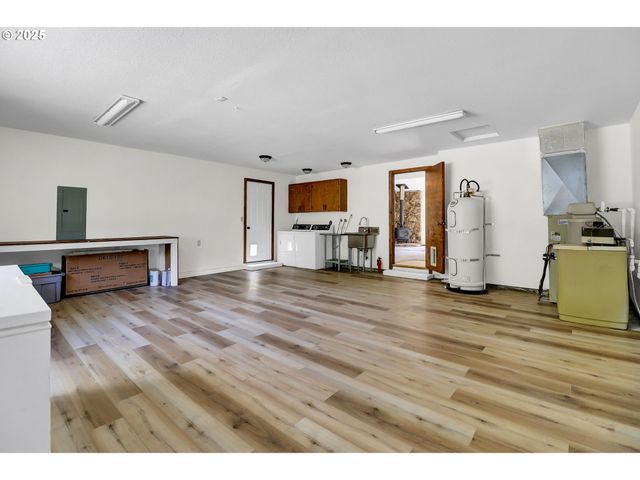 23959 HIGH PASS Rd, Junction City, OR 97448