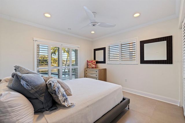 1481 49TH AVENUE NE, St Petersburg, FL 33703