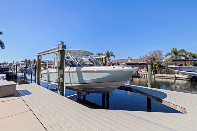 1481 49TH AVENUE NE, St Petersburg, FL 33703