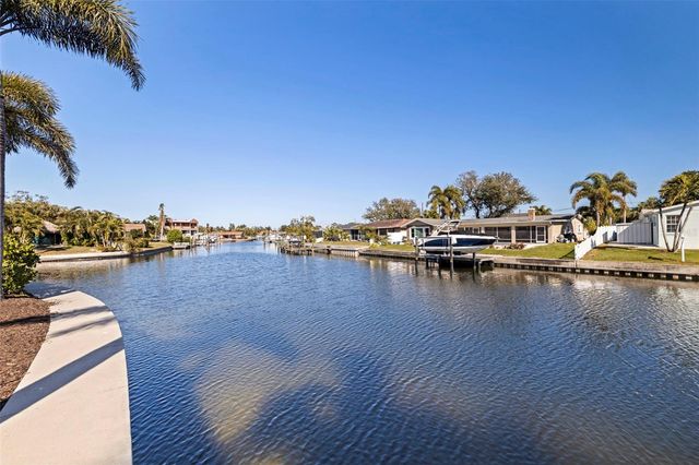 1481 49TH AVENUE NE, St Petersburg, FL 33703