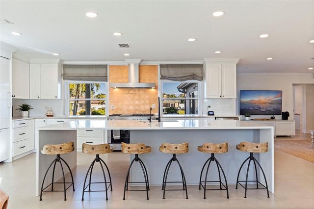 1481 49TH AVENUE NE, St Petersburg, FL 33703