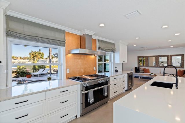 1481 49TH AVENUE NE, St Petersburg, FL 33703