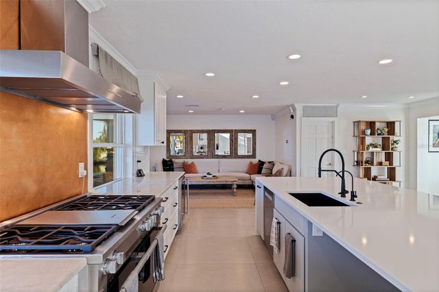 1481 49TH AVENUE NE, St Petersburg, FL 33703