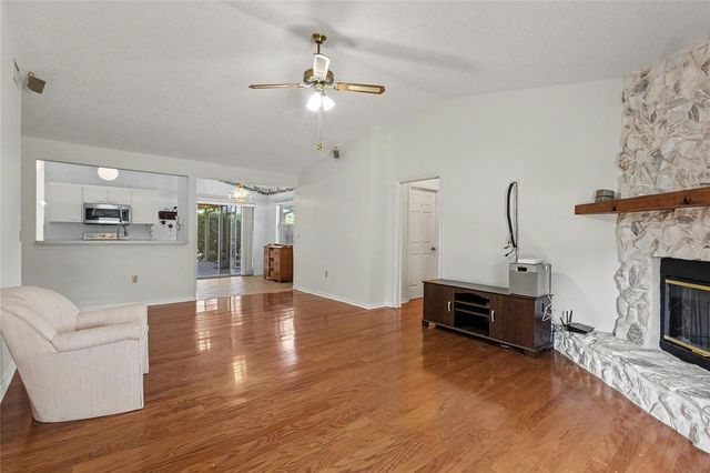 5657 29TH STREET CIRCLE E, Bradenton, FL 34203