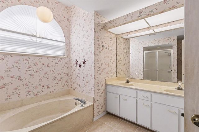 5657 29TH STREET CIRCLE E, Bradenton, FL 34203