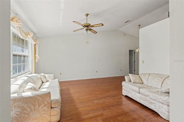 5657 29TH STREET CIRCLE E, Bradenton, FL 34203