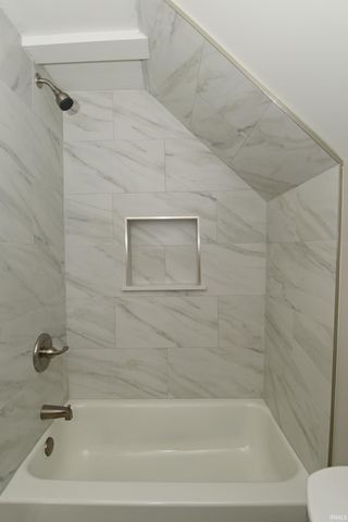 805 S 17th Street, Elwood, IN 46036