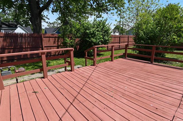 805 S 17th Street, Elwood, IN 46036