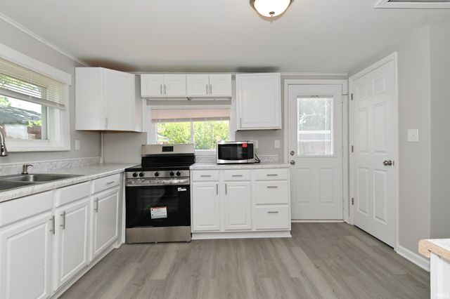 805 S 17th Street, Elwood, IN 46036