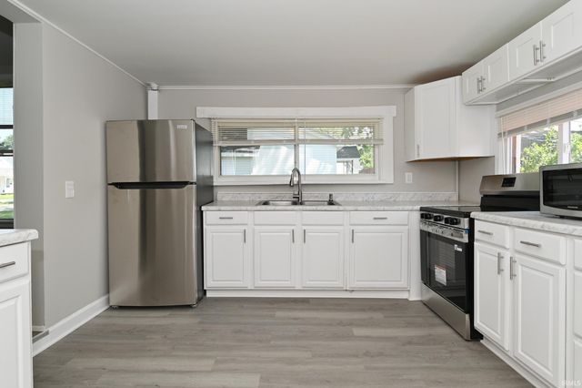 805 S 17th Street, Elwood, IN 46036