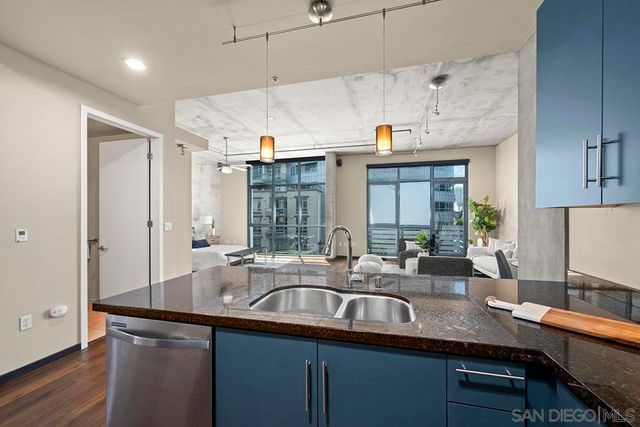 527 10th Ave 302, San Diego, CA 92101