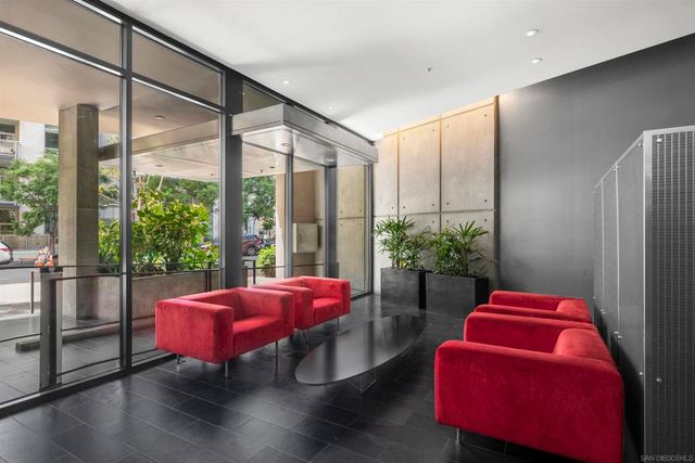 527 10th Ave 302, San Diego, CA 92101