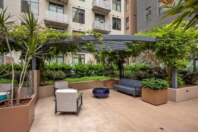 527 10th Ave 302, San Diego, CA 92101