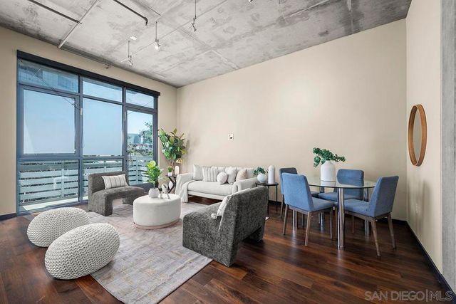 527 10th Ave 302, San Diego, CA 92101