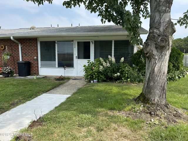 1211D Shetland Drive, Lakewood, NJ 08701