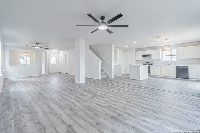 6615 Suncliff Crst, San Antonio, TX 78238