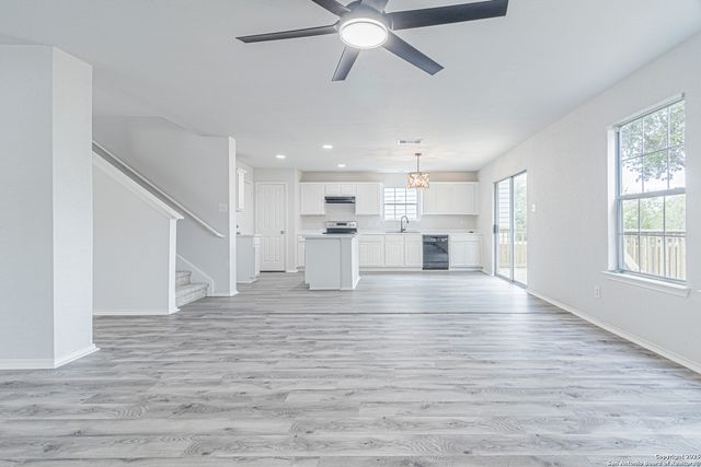 6615 Suncliff Crst, San Antonio, TX 78238