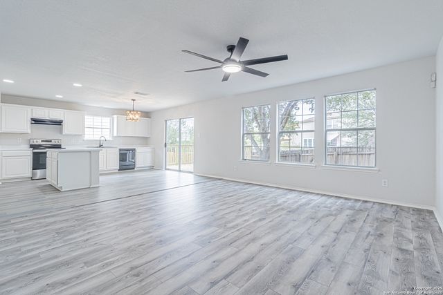 6615 Suncliff Crst, San Antonio, TX 78238