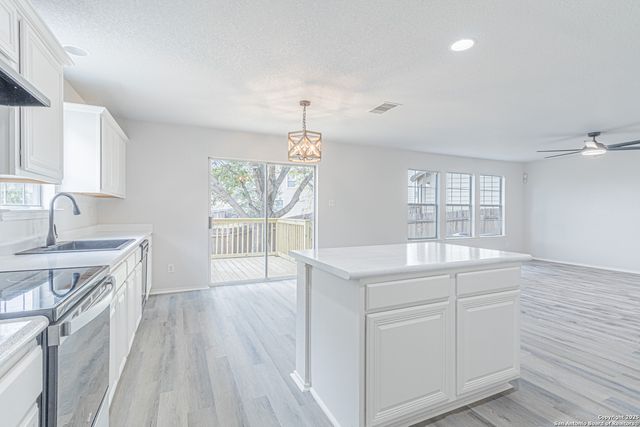 6615 Suncliff Crst, San Antonio, TX 78238