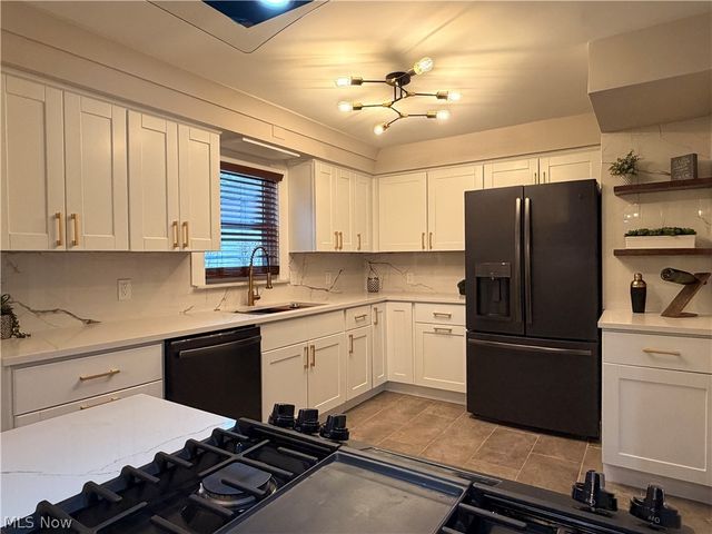 3921 Faversham Road, University Heights, OH 44118