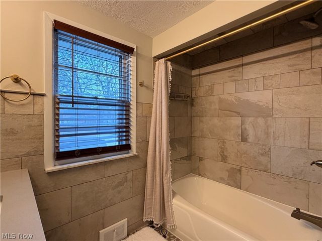 3921 Faversham Road, University Heights, OH 44118