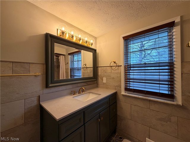3921 Faversham Road, University Heights, OH 44118