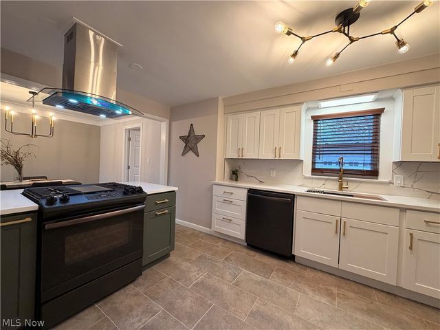 3921 Faversham Road, University Heights, OH 44118