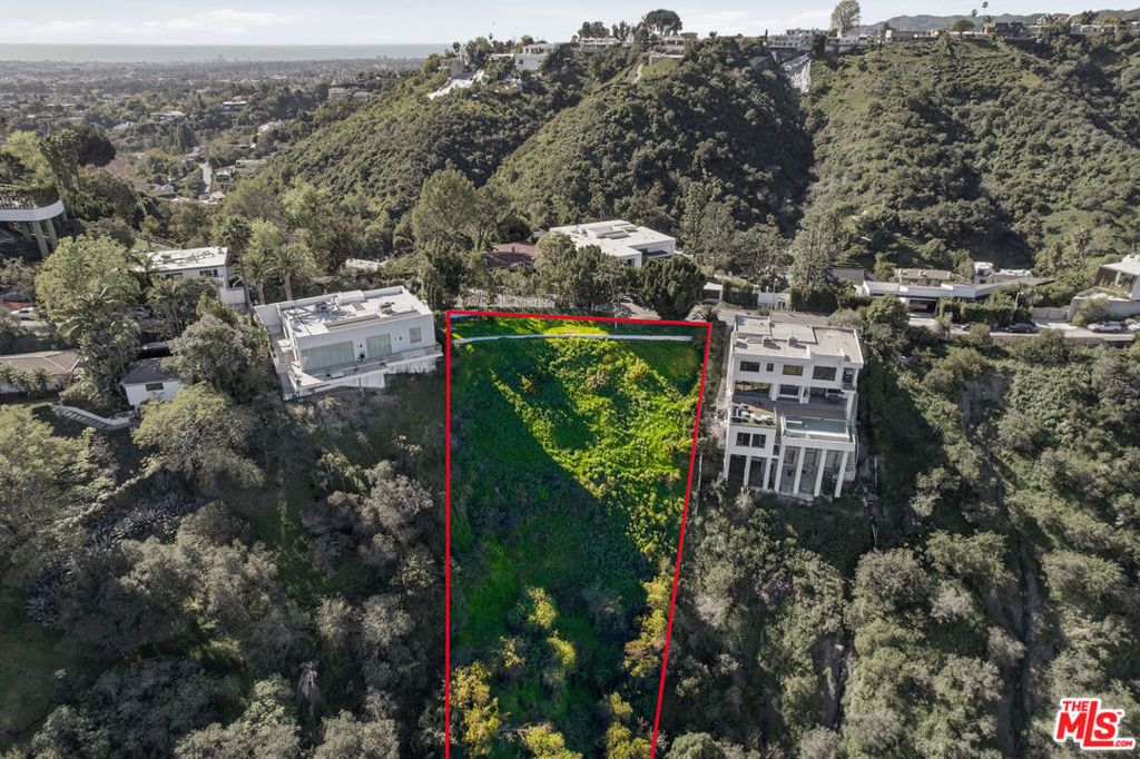 Image 1 of property listing at 1016 Stradella Road, Los Angeles, CA 90077