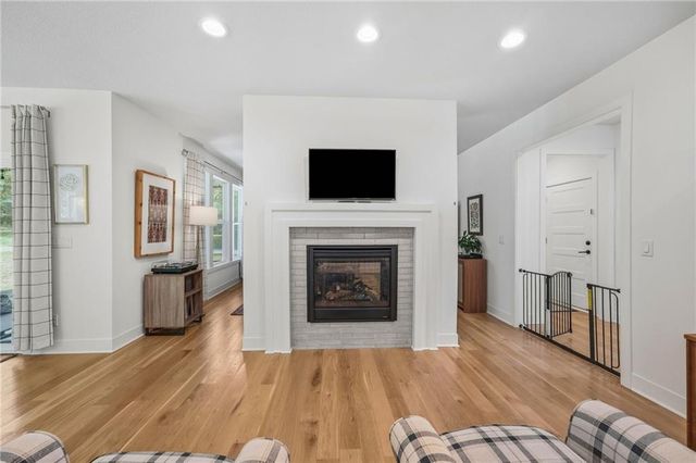 433 N Winnebago Drive, Lake Winnebago, MO 64034