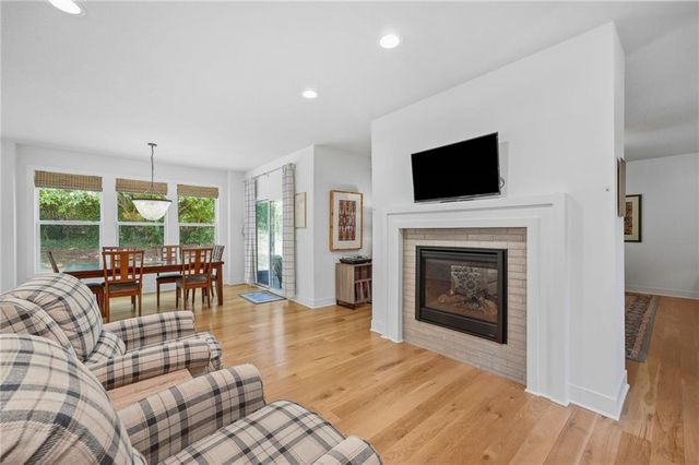 433 N Winnebago Drive, Lake Winnebago, MO 64034