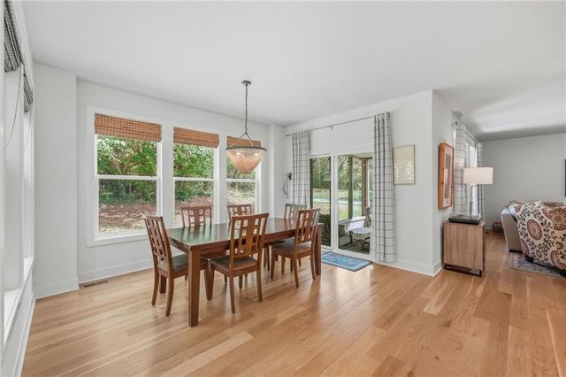 433 N Winnebago Drive, Lake Winnebago, MO 64034