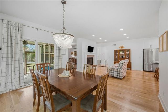 433 N Winnebago Drive, Lake Winnebago, MO 64034