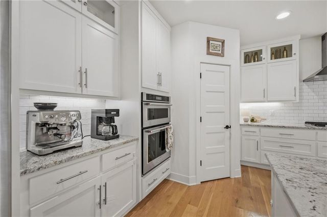 433 N Winnebago Drive, Lake Winnebago, MO 64034