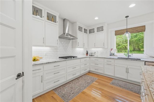 433 N Winnebago Drive, Lake Winnebago, MO 64034