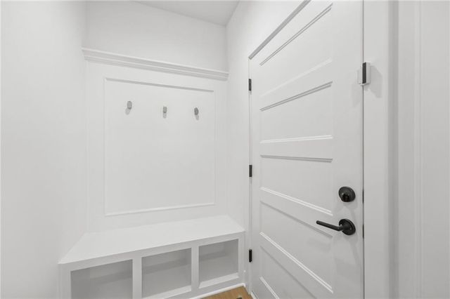 433 N Winnebago Drive, Lake Winnebago, MO 64034