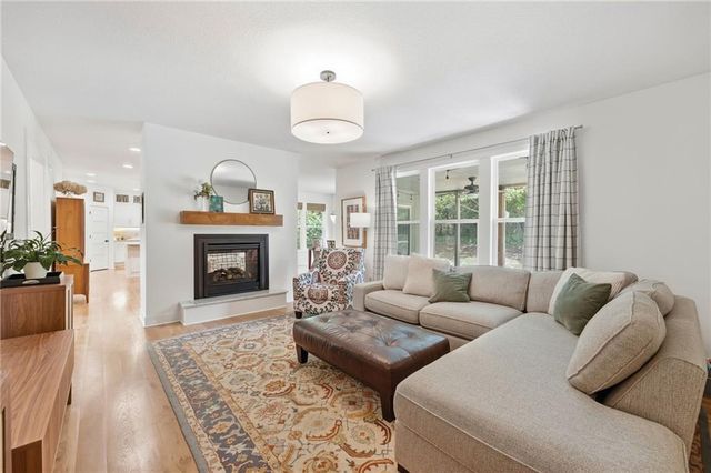 433 N Winnebago Drive, Lake Winnebago, MO 64034
