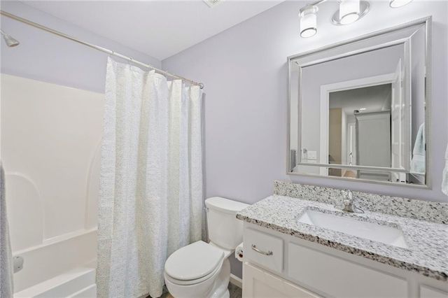 433 N Winnebago Drive, Lake Winnebago, MO 64034
