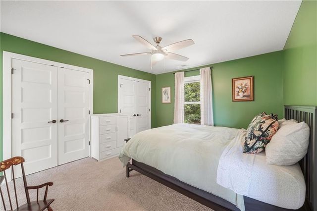 433 N Winnebago Drive, Lake Winnebago, MO 64034